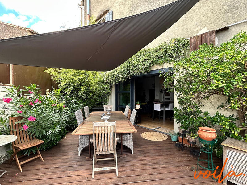 Maison - 410 m² - 9 pièces