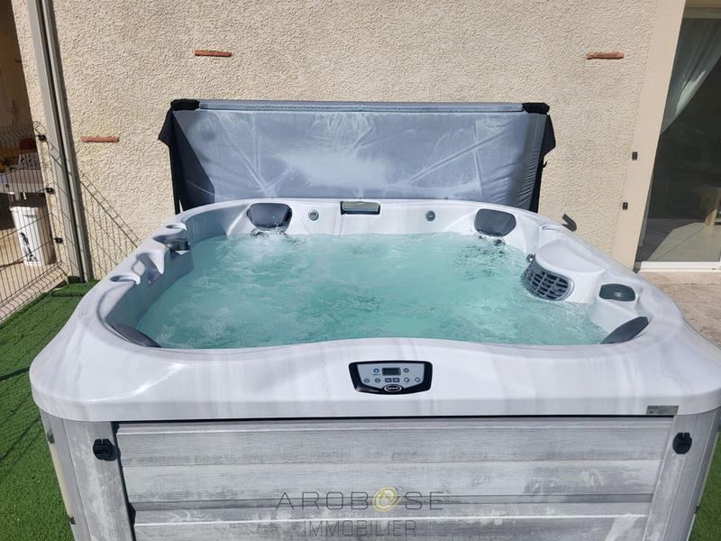 Maison - 205 m² - 7 pièces