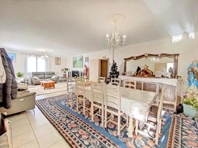 Propriété - 220 m² - 8 pièces