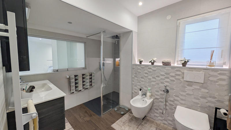 Maison - 216 m² - 8 pièces