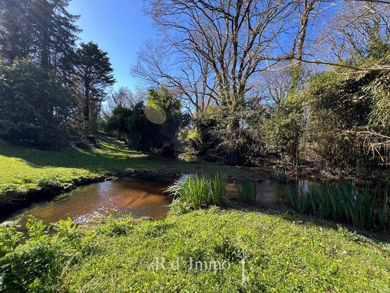 Demeure - 195 m² - 8 pièces