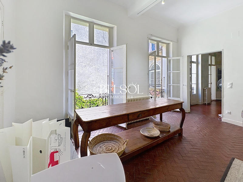 Maison - 300 m² - 8 pièces