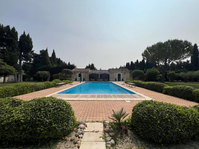 Mas - 262 m² - 8 pièces