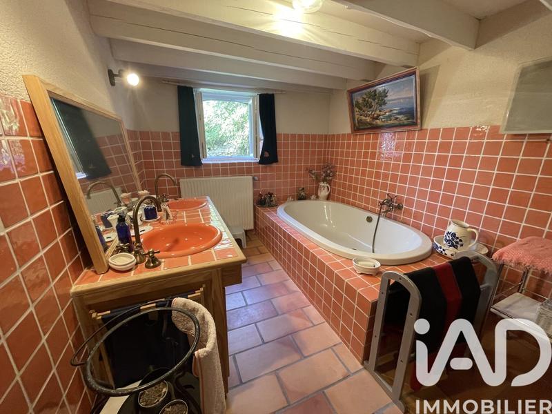 Maison - 230 m² - 6 pièces