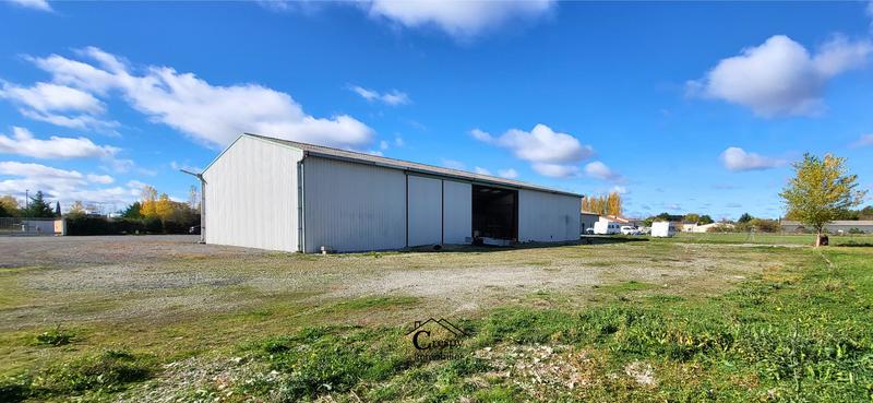 Local commercial - 496 m² - 4 pièces