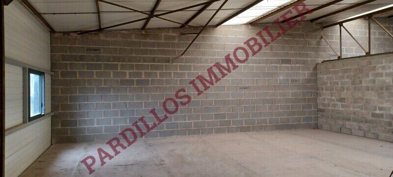 Magasins - 581 m²