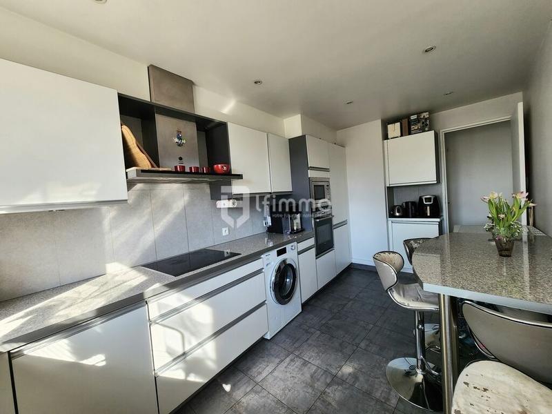 Appartement - 94 m² - 5 pièces