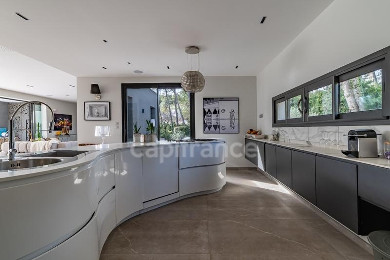 Maison - 400 m² - 12 pièces