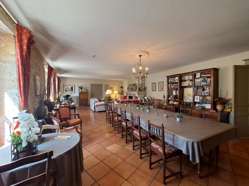 Maison - 520 m² - 18 pièces