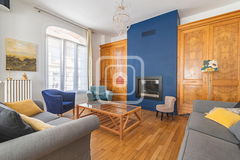 Maison - 217 m² - 8 pièces