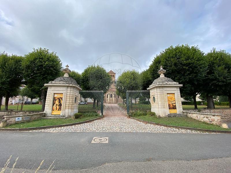 Maison - 270 m² - 4 pièces