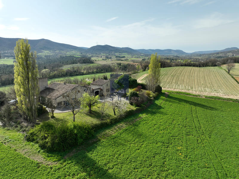 Maison - 450 m² - 11 pièces