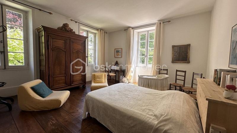 Corps de ferme - 240 m² - 8 pièces