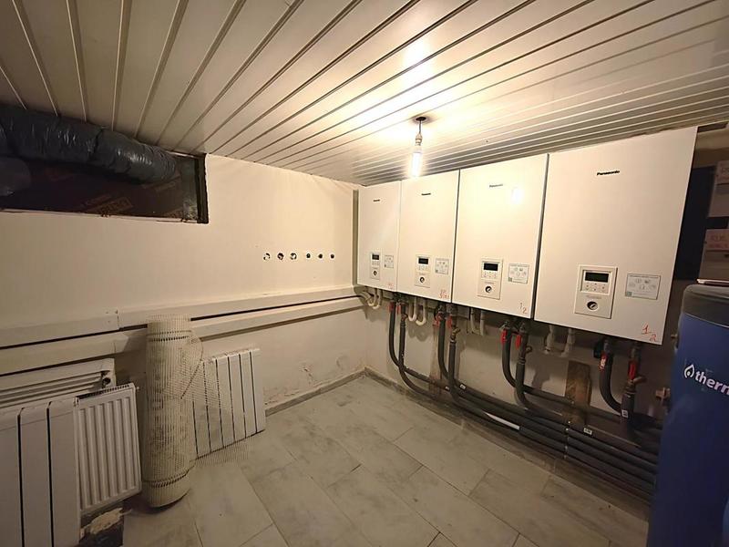 Propriété - 300 m² - 16 pièces