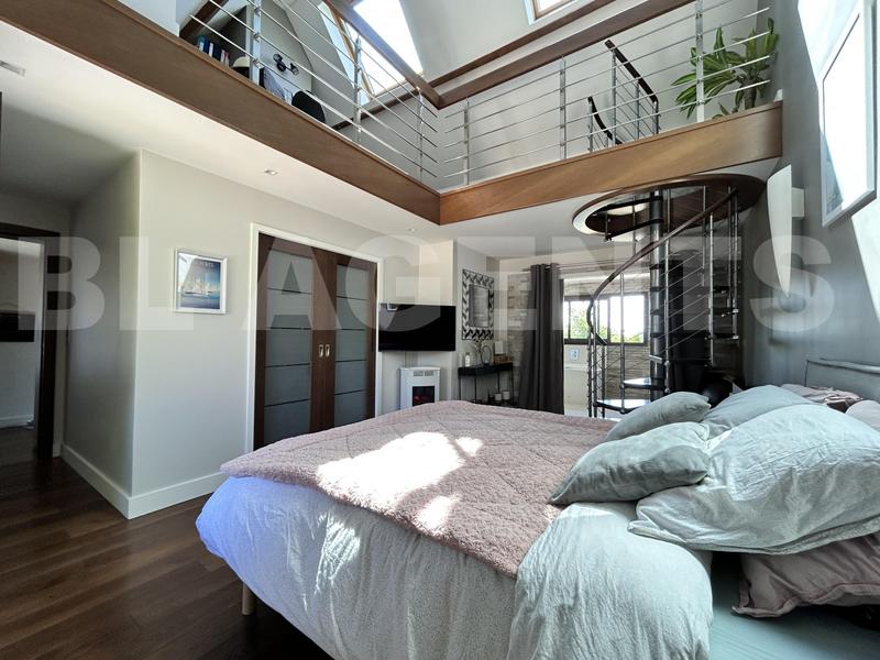 Maison contemporaine - 219 m² - 6 pièces