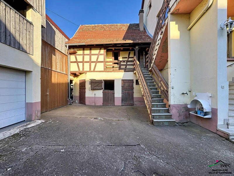 Maison - 238 m² - 8 pièces