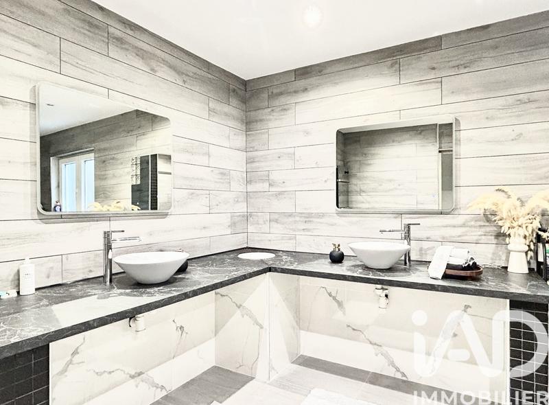 Maison - 226 m² - 8 pièces