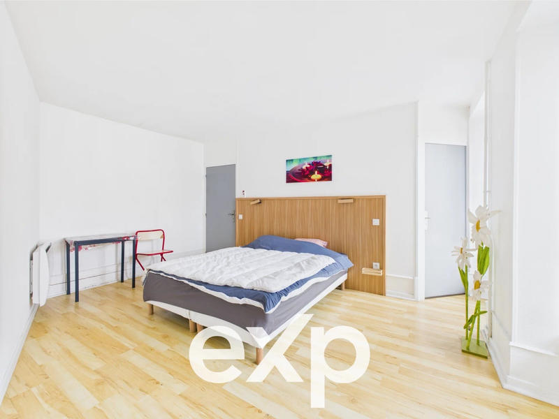 Maison - 275 m² - 10 pièces