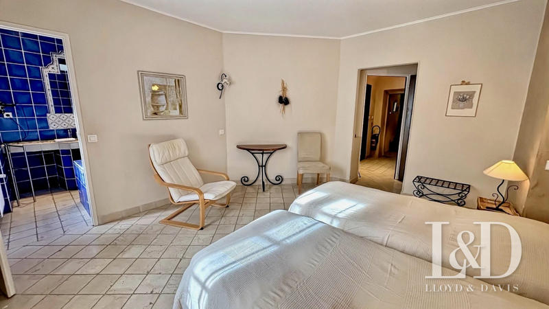 Bastide - 1 400 m² - 38 pièces