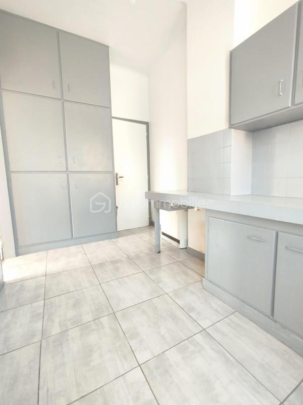 Pavillon - 180 m² - 9 pièces