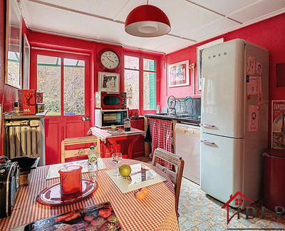 Maison - 213 m² - 6 pièces