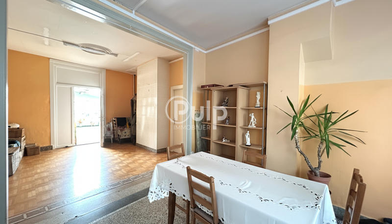 Maison - 235 m² - 8 pièces