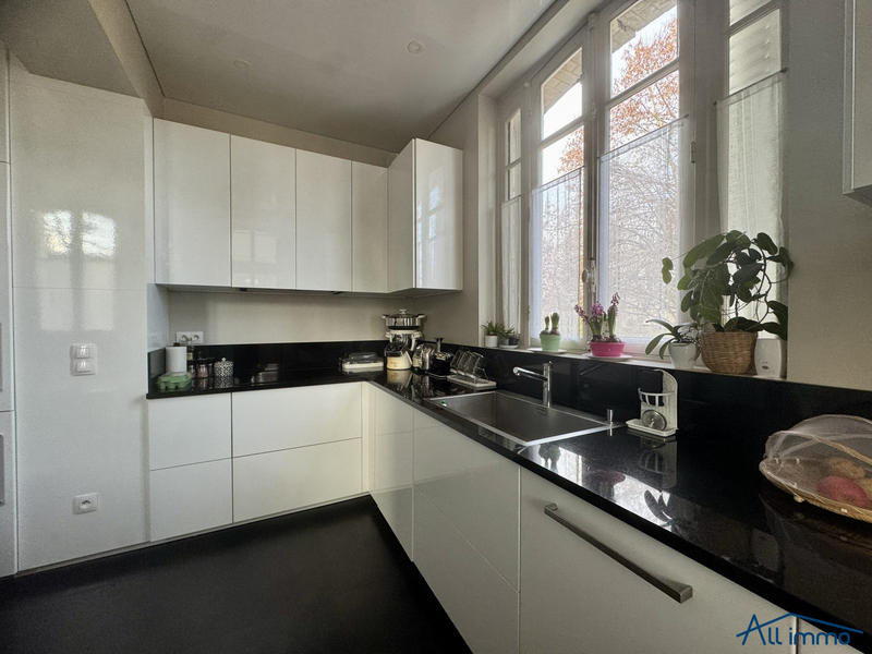 Maison - 280 m² - 7 pièces