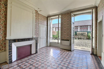 Demeure - 255 m² - 8 pièces