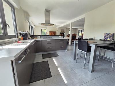 Pavillon - 220 m² - 9 pièces