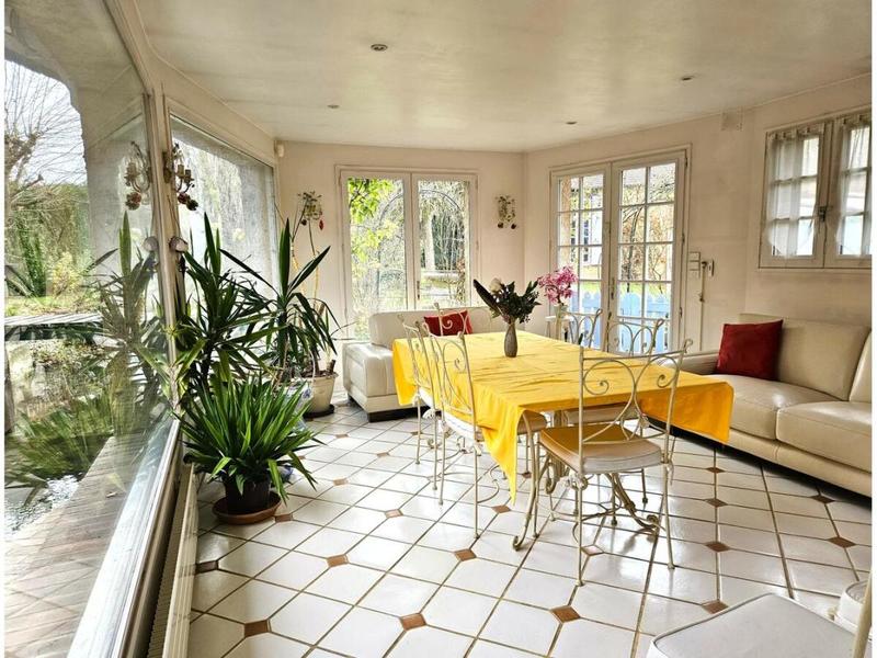 Propriété - 383 m² - 12 pièces