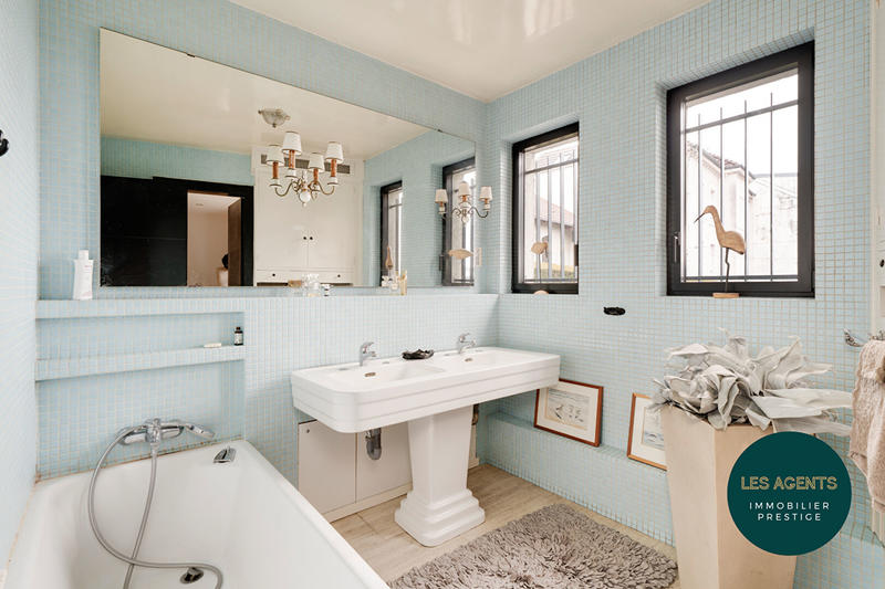 Maison - 278 m² - 11 pièces