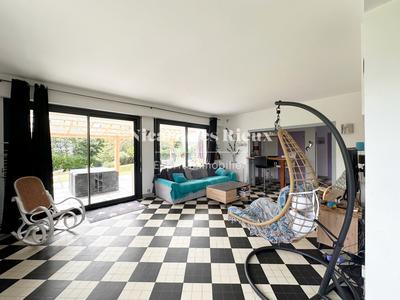 Maison - 201 m² - 7 pièces