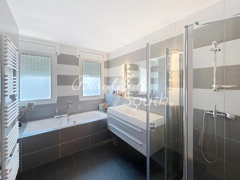 Maison - 200 m² - 6 pièces