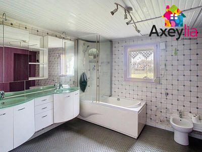 Maison - 304 m² - 11 pièces