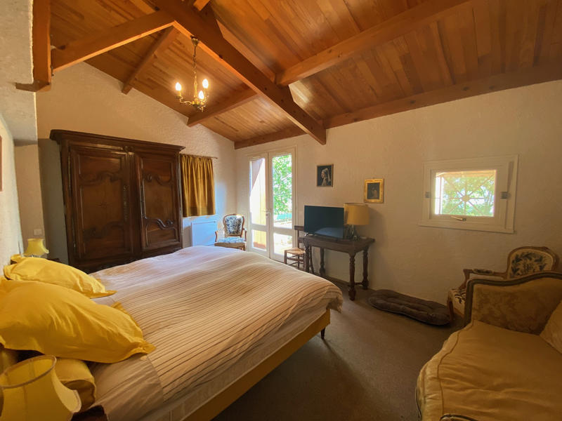 Maison - 216 m² - 7 pièces