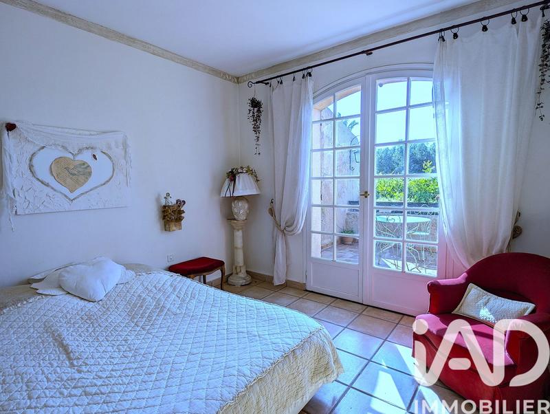 Maison - 222 m² - 8 pièces