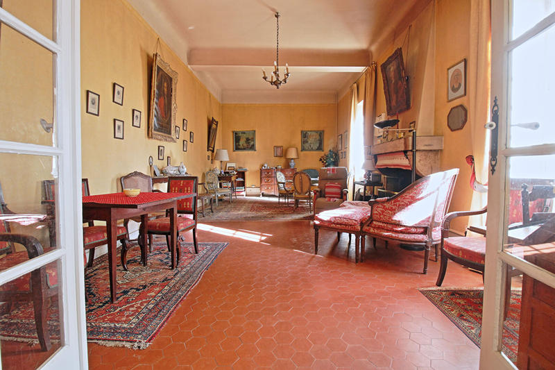 Maison - 460 m² - 15 pièces