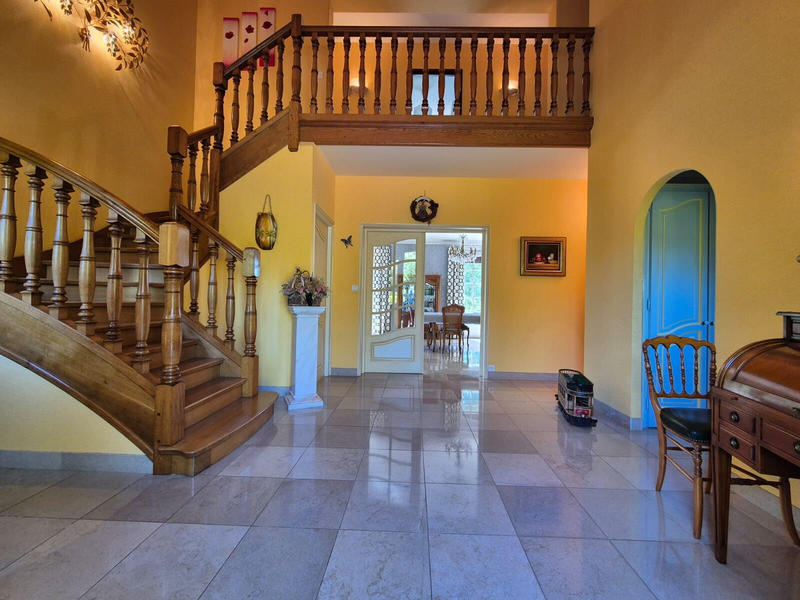 Maison - 222 m² - 7 pièces