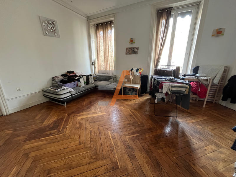 Appartement - 93 m² - 4 pièces