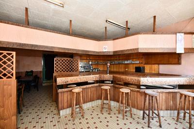 Maison - 220 m² - 10 pièces