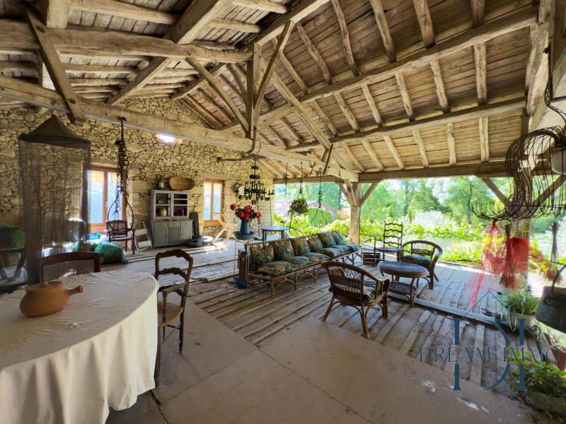 Maison - 260 m² - 7 pièces