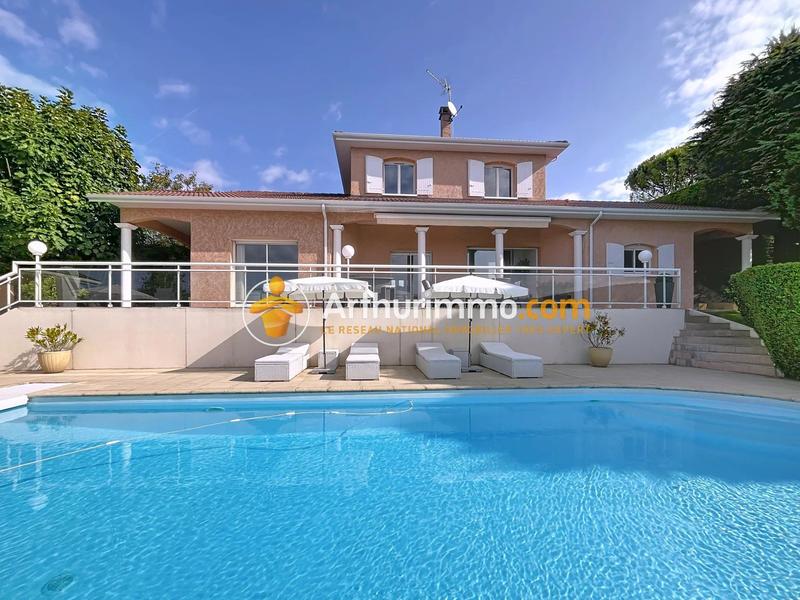 Maison - 205 m² - 7 pièces