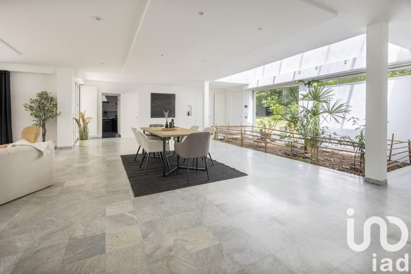 Maison - 320 m² - 10 pièces