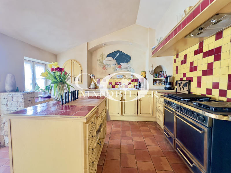 Maison - 235 m² - 7 pièces