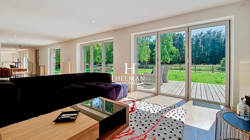 Maison - 222 m² - 8 pièces