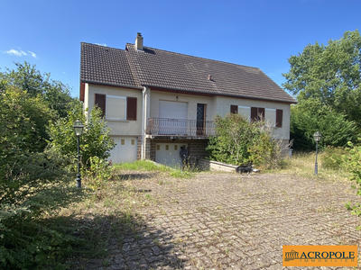 Maison - 98 m² - 5 pièces