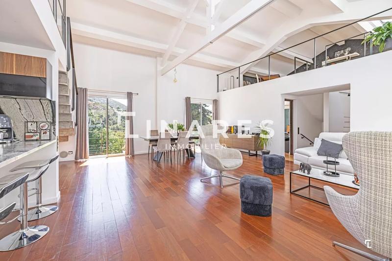 Maison - 239 m² - 6 pièces