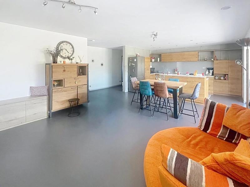 Maison - 221 m² - 6 pièces