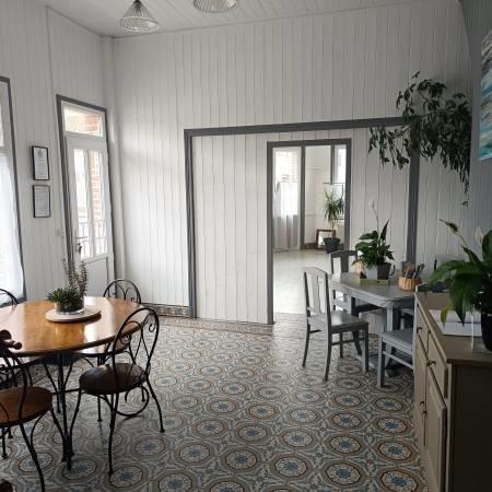 Maison - 239 m² - 9 pièces