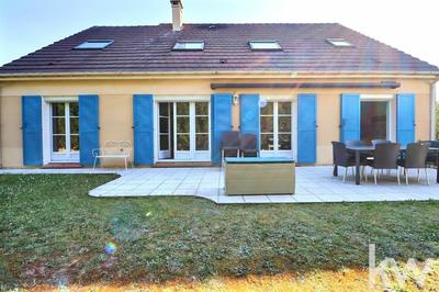 Maison - 243 m² - 9 pièces